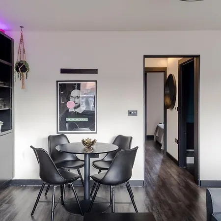 The Influencer Suite - Soho - By Frankie Says